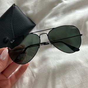 All black aviator raybands